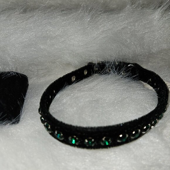 NEW Green Rhinestone Chocker/Collar on Black Velvet - Picture 2 of 15